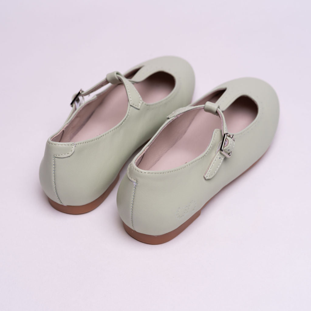 Clara Classic T-Strap