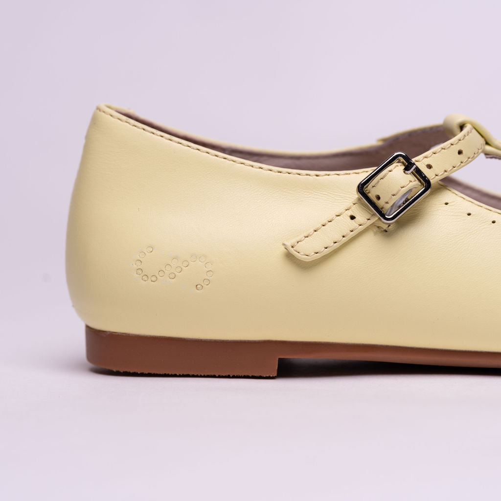 Clara Classic T-Strap