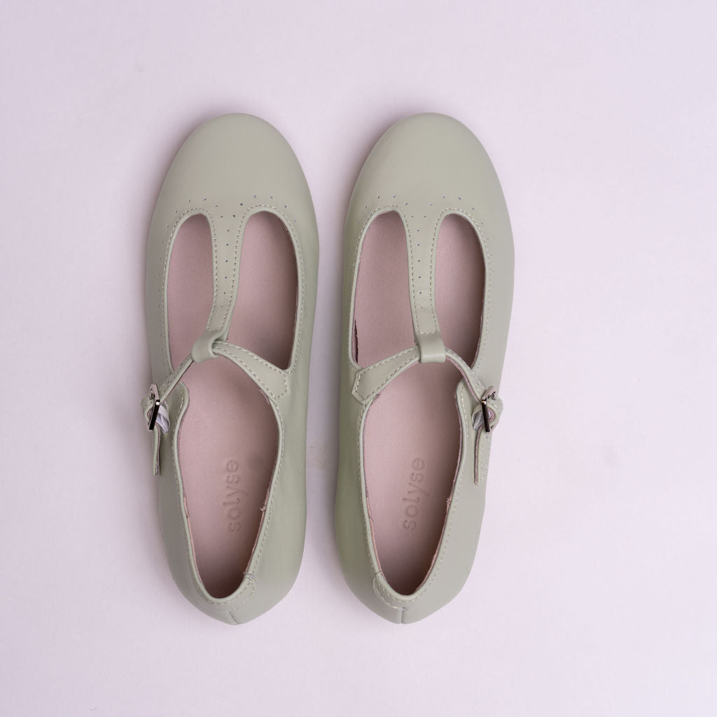 Clara Classic T-Strap