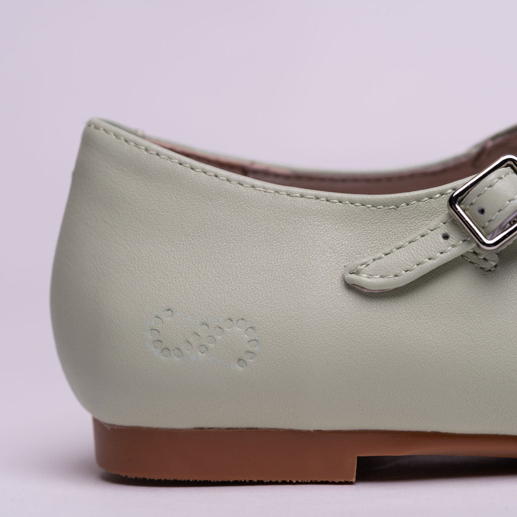 Clara Classic T-Strap