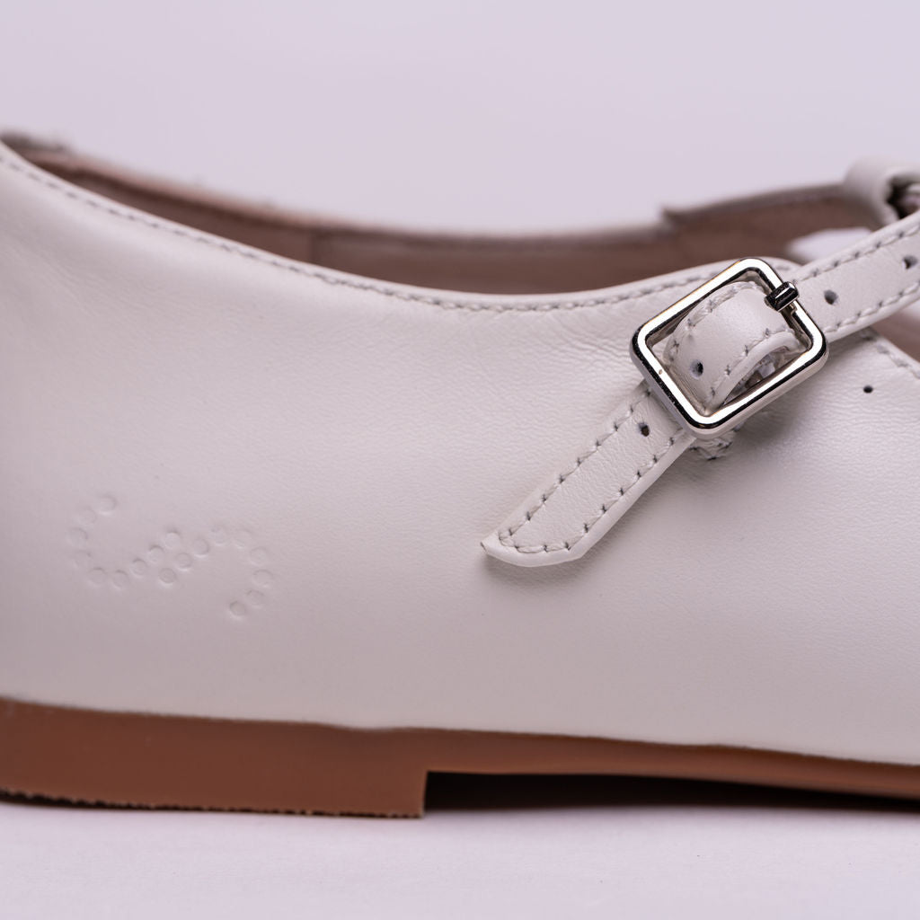 Clara Classic T-Strap
